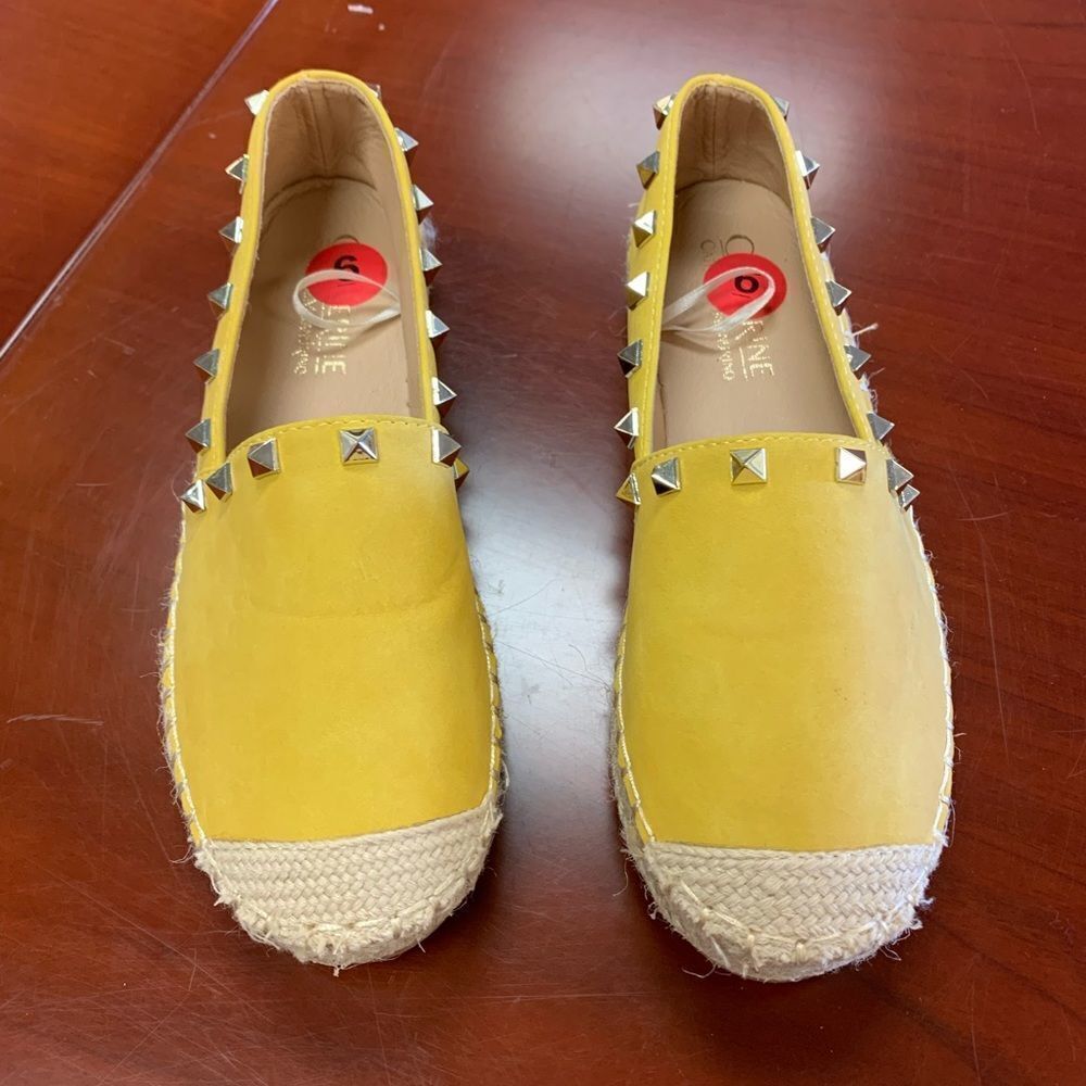 Catherine Malandrino Mustard Studded Espadrille Flats sz 6 NWT